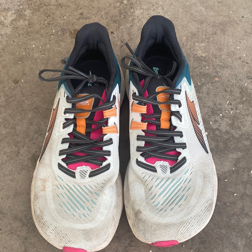 Women Altra running sneaker